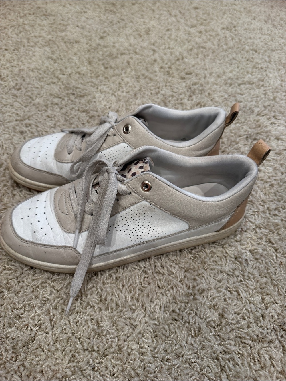 Universal Thread White and Beige Women's Sneakers